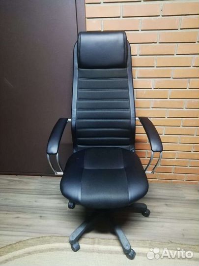 Офисное кресло