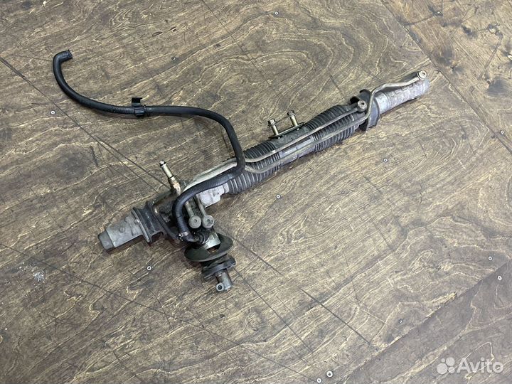 Рулевая рейка с трубками на Opel Vectra A