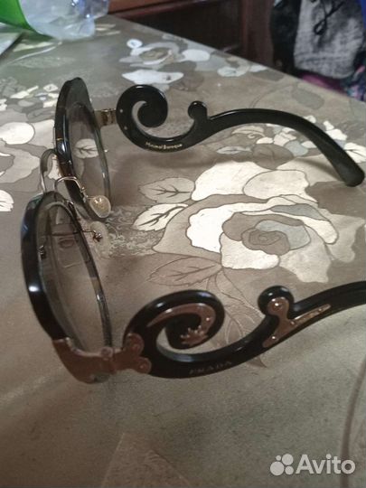 Солнечные очки женские prada