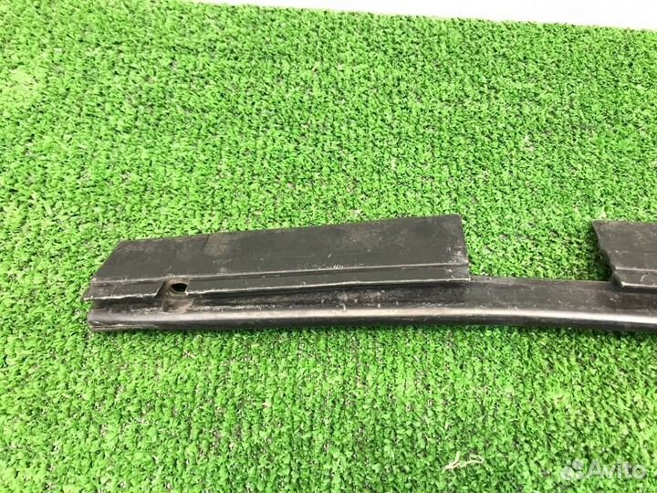 Пыльник радиатора Audi A4 B6 ASN 3.0 2004