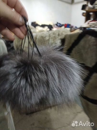 Меховые помпоны и хвосты, зайчики из меха