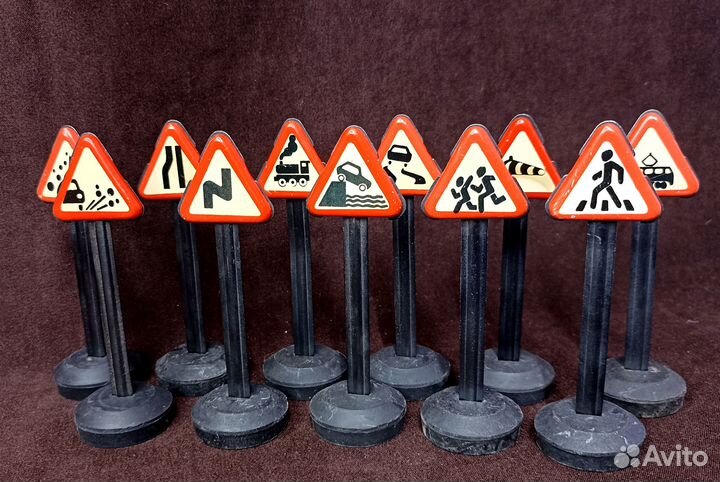 Набор дорожных знаков. 