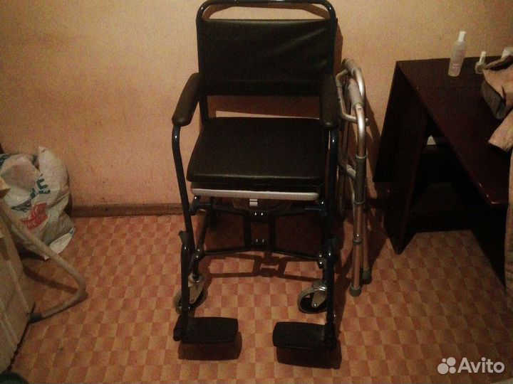 Коляска для инвалидов и ходунки - 6000