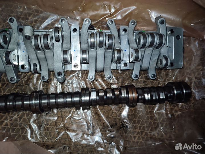 Ось коромысле в сборе с распредвалом