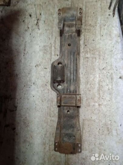 Траверса кпп kia Sportage 1