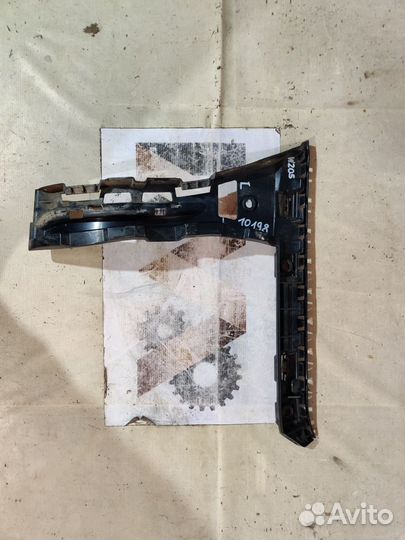 Mercedes W205 Крепление Заднее левое 10198