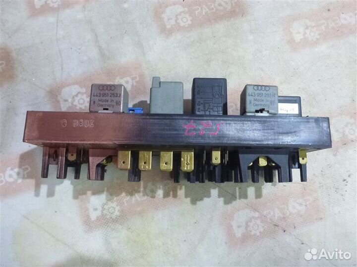 Блок предохранителей Audi 80 B3 PP 1990
