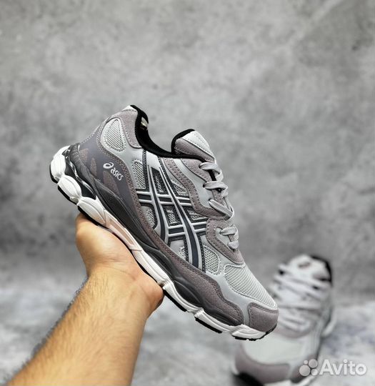 Кроссовки asics весна