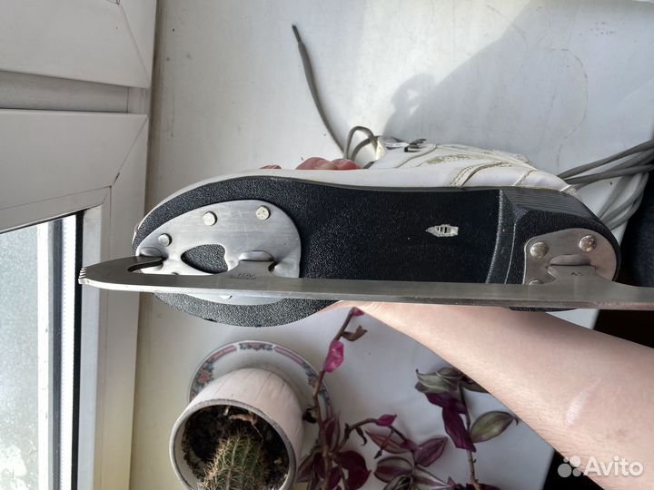 Коньки фигурные женские 41 размер