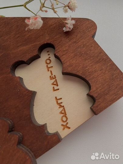 Ключница настенная из дерева с брелоками