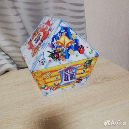 Шкатулка с замком и ключом