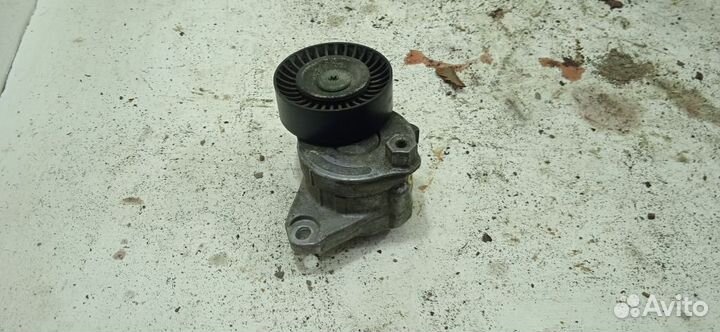 Натяжитель ремня Мерседес