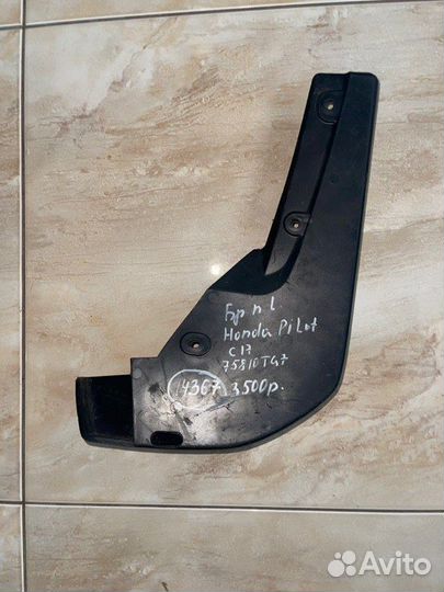 Брызговик передний левый Honda Pilot 3 С 2017 Года