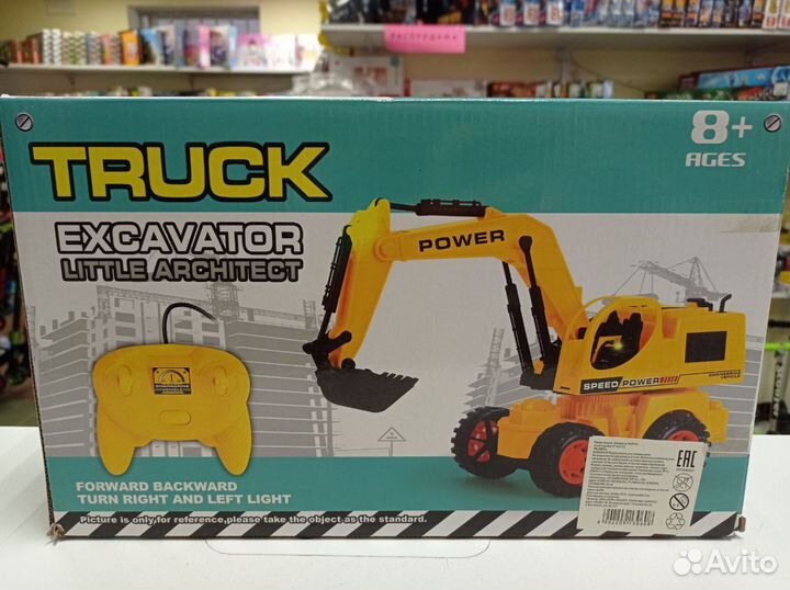 Эскаватор на пульте управления