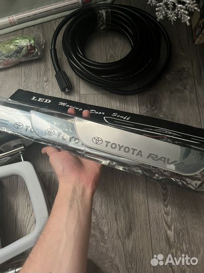 Накладки на пороги toyota rav4