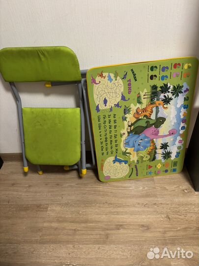 Стол и стулья складные