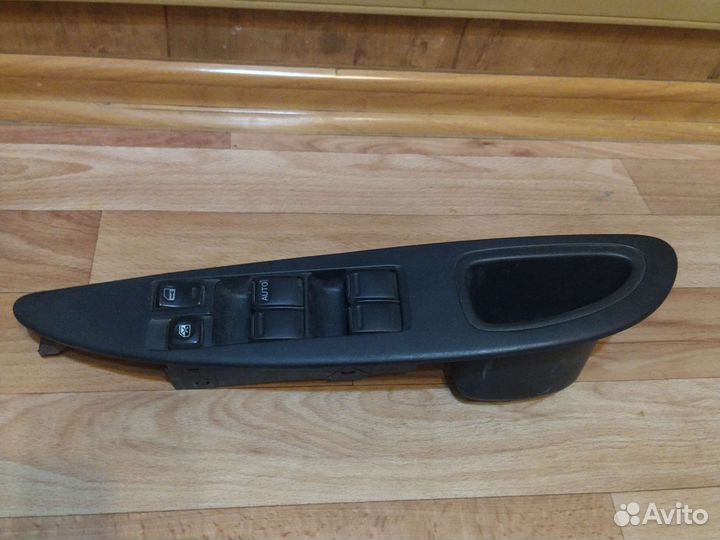 Блок упр. стеклоподьемниками передний правый