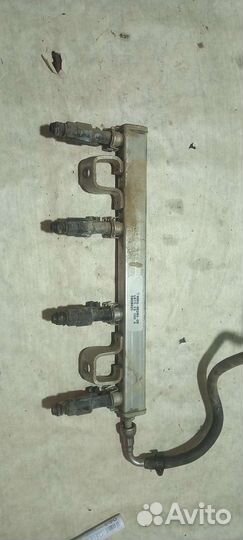 Топливная рампа с форсунками Ford Focus2 2.0л