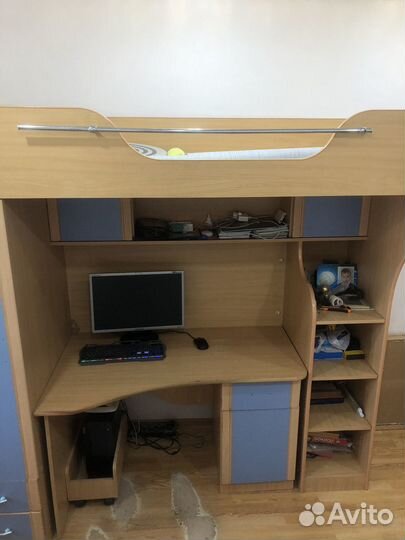 Кровать-чердак со столом