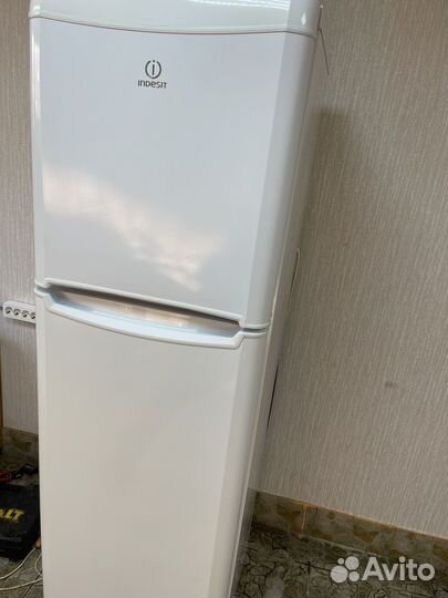 Холодильник бу indesit