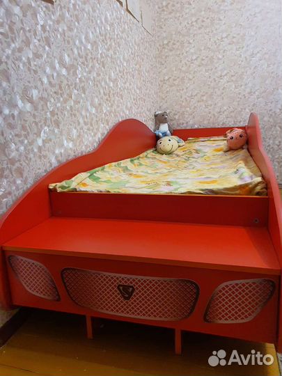 Детская кровать машина
