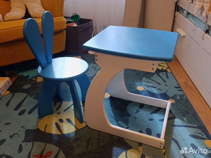 Детский стол со стулом