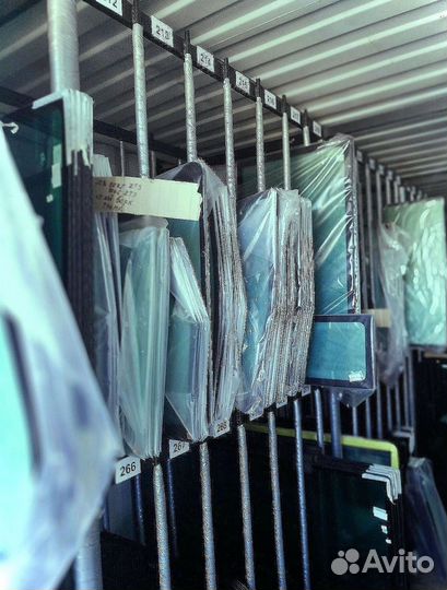 Стекло лобовое верхнее для JCB JS 330 (джисиби )