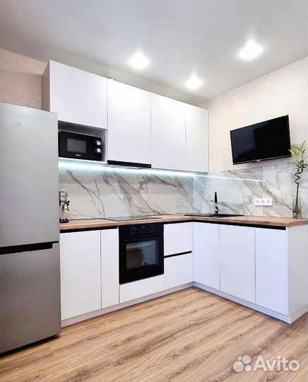 Кухонный гарнитур с подсветкой