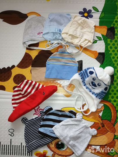 Шапки детские для мальчиков, носочки