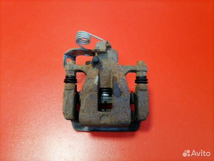 Суппорт задний левый Hyundai Solaris RB G4FA 2011