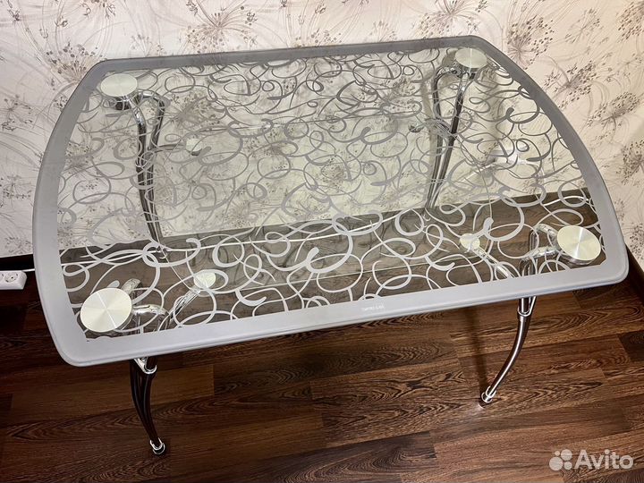 Кухонный стол стеклянный