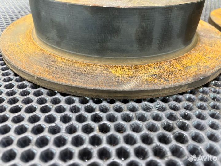 Диск тормозной зад. Lexus RX350