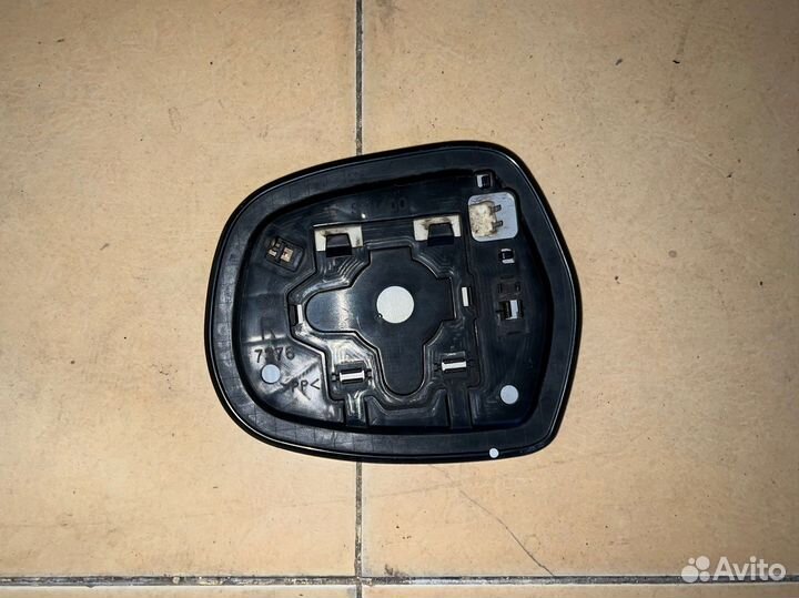 Зеркальный элемент правый Toyota Prado 120 GX470