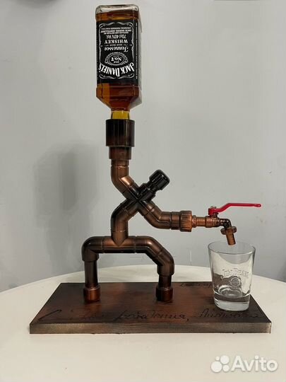 Диспенсер для напитков. Держатель бутылок