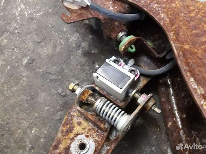 Педаль тормоза Toyota crown S170