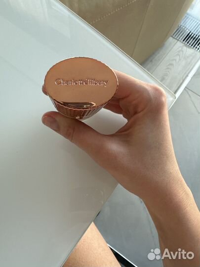 Тональный крем Charlotte Tilbury 4 warm chaud