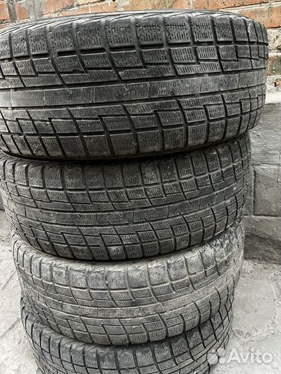 Yokohama 104ZR 215/60 R16