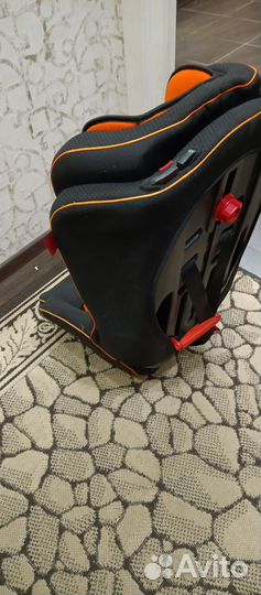 Автомобильное кресло