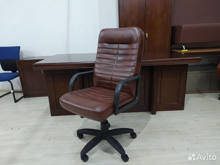 Кресло руководителя Орман (экокожа). Новое
