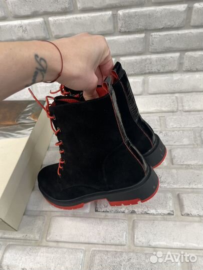 Новые демисезонные ботинки 40 размер нат.замша