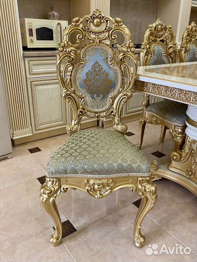 Кухонный стол и стулья