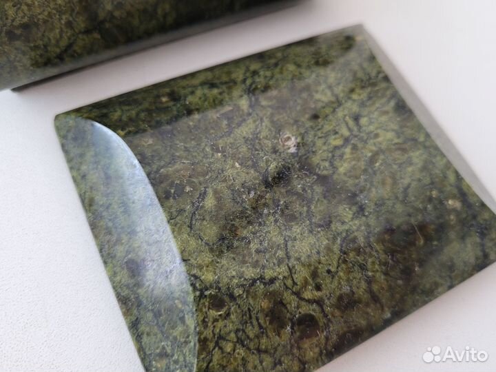 Шкатулка из змеевика