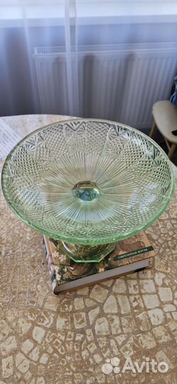Ваза для фруктов на ножке цветное стекло