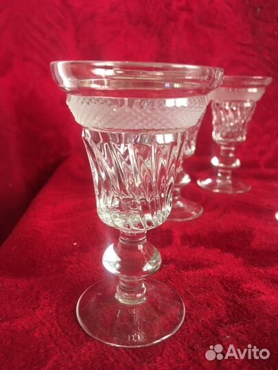 Хрустальные рюмки 