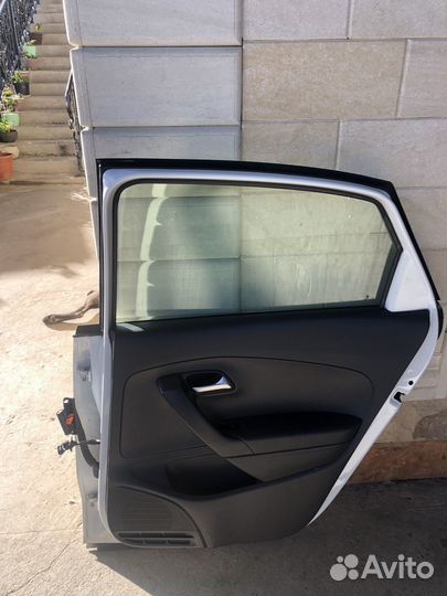 Дверь задняя правая на поло фольцваген