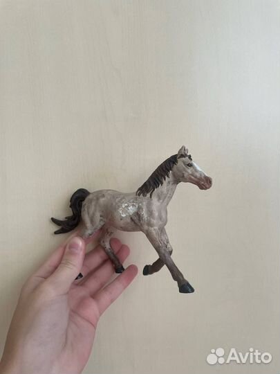 Фигурка лошади
