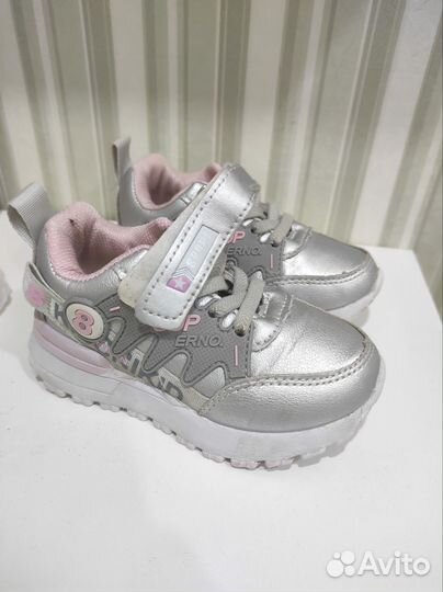 Кроссовки для девочки