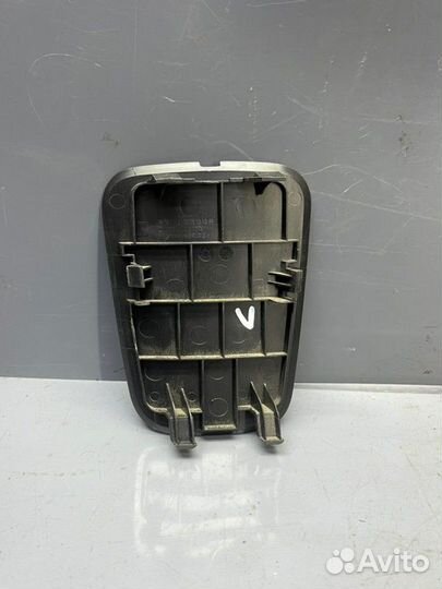 Заглушка обшивки багажника задняя левая Chery