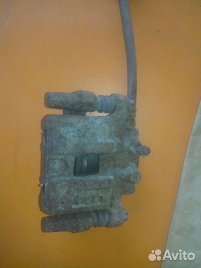 Суппорт тормозной на Citroen C-Crosser