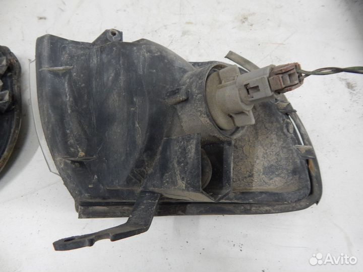 Поворотники передние Nissan Maxima A32